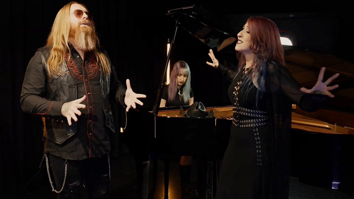 🎬 Ja està disponible el nostre nou videoclip "Em Crida (Piano)" amb <a href="/krisvega_/">Kris Vega</a> i Yuji Miura en exclusiva a la web de <a href="/Viasona/">Viasona</a> podeu veure'l a🔗viasona.cat/noticia/3776/e…
En unes hores disponible al canal de Youtube de <a href="/Picap/">♫Discogràfica Picap♫</a>