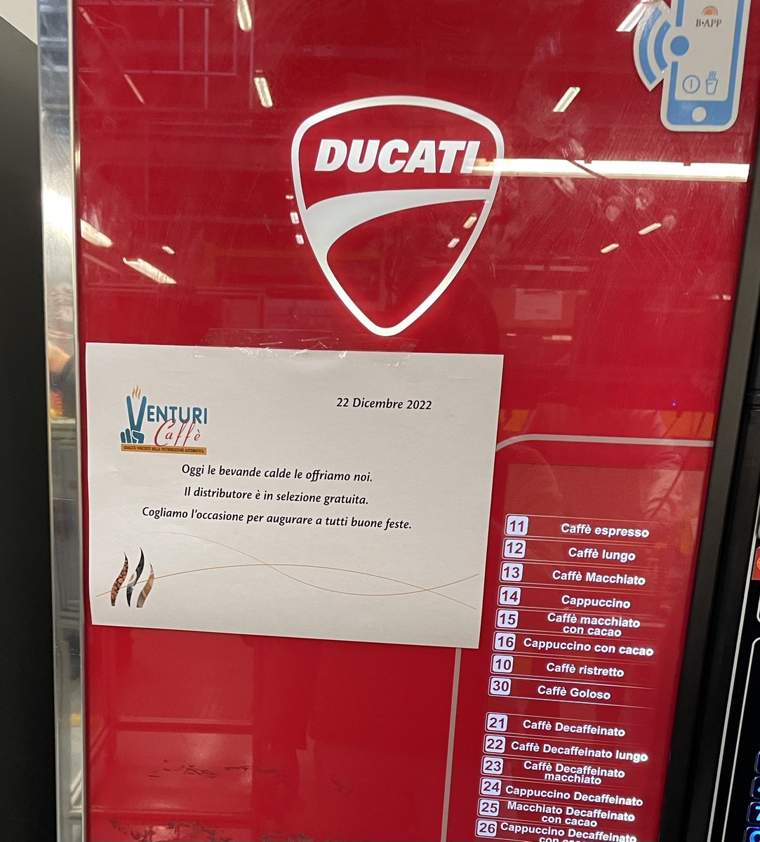 chiarachechi's tweet photo. Che carini offrono il caffè post festa aziendale https://t.co/1BRlJWe8fC