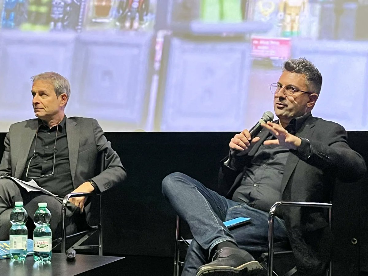 gpcolletti's tweet photo. È stata una bellissima esperienza presentare il mio libro SIAMO TUTTI INFLUENCER alla Casa del Cinema. In dieci scatti la nuova era di Internet dalla narrazione alla co-creazione. Grazie @MaxCerof per la moderazione e a tutti per la partecipazione https://t.co/lNGS8egcPM #DMF22 https://t.co/yfBkbTOcDX