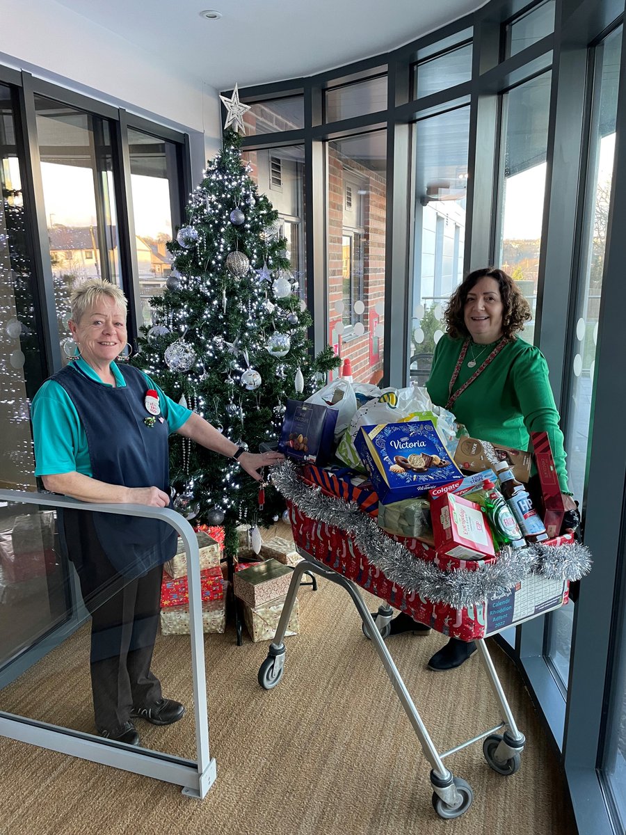 ClwydAlyn's tweet photo. We have some amazing staff &amp; tenants here at ClwydAlyn. They've gone above &amp; beyond in this years' #ReverseAdventCalendarChallenge, collecting items every day in November &amp; donating what’s been gifted to local food banks here in #NWales.  

Read more here: https://t.co/JU9beLOaQx https://t.co/WnFTcWT7H7