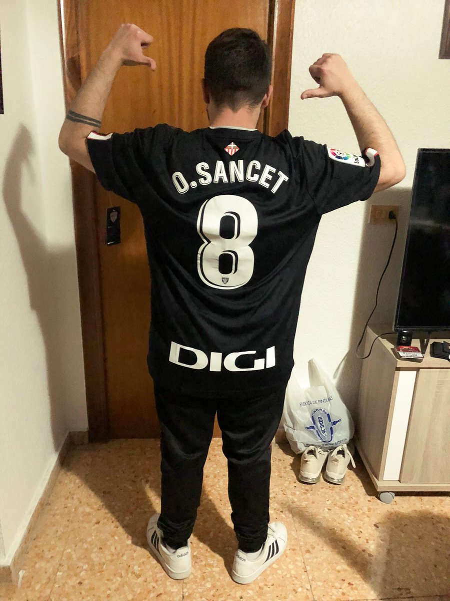 Albeerto72's tweet photo. Te quiero mucho @AthleticClub ❤️🤍 https://t.co/Ls5g3gCVFe
