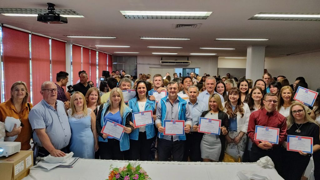 SAdoremis's tweet photo. 👥PROCLAMACIÓN DE AUTORIDADES ELECTAS 

📆 Ayer asumieron las nuevas Autoridades para ocupar los cargos de vocales del Consejo General de Educación y de la Junta de Clasificación y Disciplina (sigue) https://t.co/7GC7pVtcqr