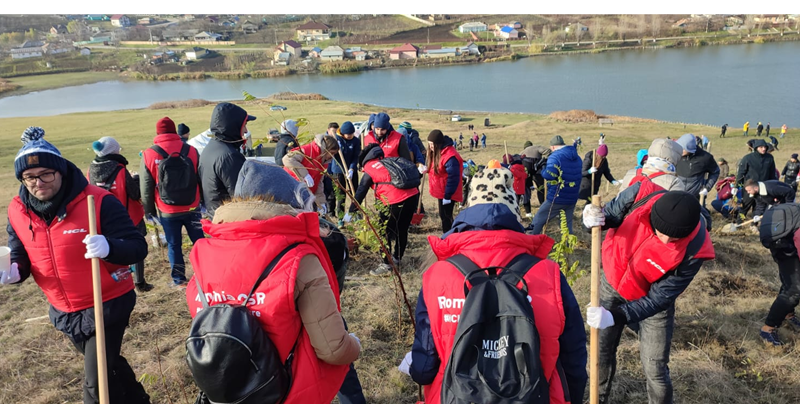 hcltech's tweet photo. Our 16 employees from #HCLTechRomania were among 300 volunteers who have planted 3,000 young acacia trees on the hills of Dumesti Commune in Iași County. We are grateful to our employees for enhancing our communities for future generations and making the world a better place. https://t.co/CVcYvY0Om3