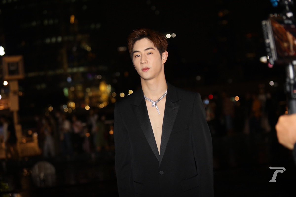 Thairath_Ent's tweet photo. ลุกมาหวีดพี่จ๋าต่อ แล้วค่อยเป็นลมใหม่ เรามันนักสู้

#BVLGARIxMarkTuan
#มาร์คต้วน #MarkTuan #Mark #마크 
#段宜恩 #GOT7 #theotherside 
#BVLGARIxMarkTuan
#ICONSIAMxMarkTuan @marktuan @dnaofficial

#Thairath_Ent
#ไทยรัฐออนไลน์ https://t.co/jmFBFmZiEG