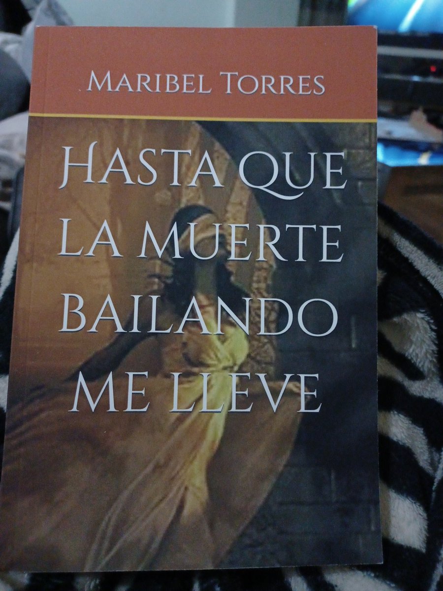 Si no sabéis que regalar estas Navidades os recomiendo este libro de una gran escritora, gran Twittera y mejor persona. Con sus twuis siempre me saca una sonrisa