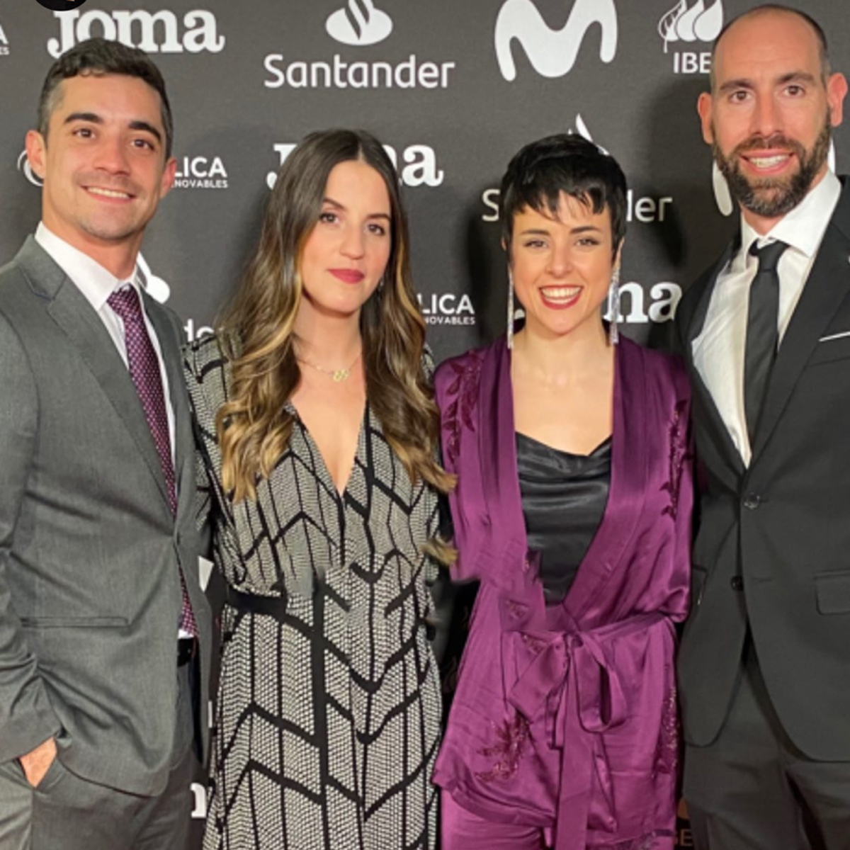 RFEDH (@fedhielo) on Twitter photo Representantes de lujo para los deportes de hielo ❄️ en la #GalaCOE 2022 🇪🇸
➡️ <a href="/javierfernandez/">Javier Fernandez</a>
➡️ <a href="/SaraSobreHielo/">Sara Hurtado Martín</a>
➡️ <a href="/SoniaaL/">sonia lafuente</a>
➡️ <a href="/AnderSkeleton/">Ander Mirambell OLY</a>
¡Felicidades por toda la organización y trabajo <a href="/COE_es/">Comité Olímpico Español</a>! 🙌🏻
📸 Nacho Casares/COE
#ViveElHielo #ElCorazónDeEspaña Representantes de lujo para los deportes de hielo ❄️ en la #GalaCOE 2022 🇪🇸
➡️ <a href="/javierfernandez/">Javier Fernandez</a>
➡️ <a href="/SaraSobreHielo/">Sara Hurtado Martín</a>
➡️ <a href="/SoniaaL/">sonia lafuente</a>
➡️ <a href="/AnderSkeleton/">Ander Mirambell OLY</a>
¡Felicidades por toda la organización y trabajo <a href="/COE_es/">Comité Olímpico Español</a>! 🙌🏻
📸 Nacho Casares/COE
#ViveElHielo #ElCorazónDeEspaña
