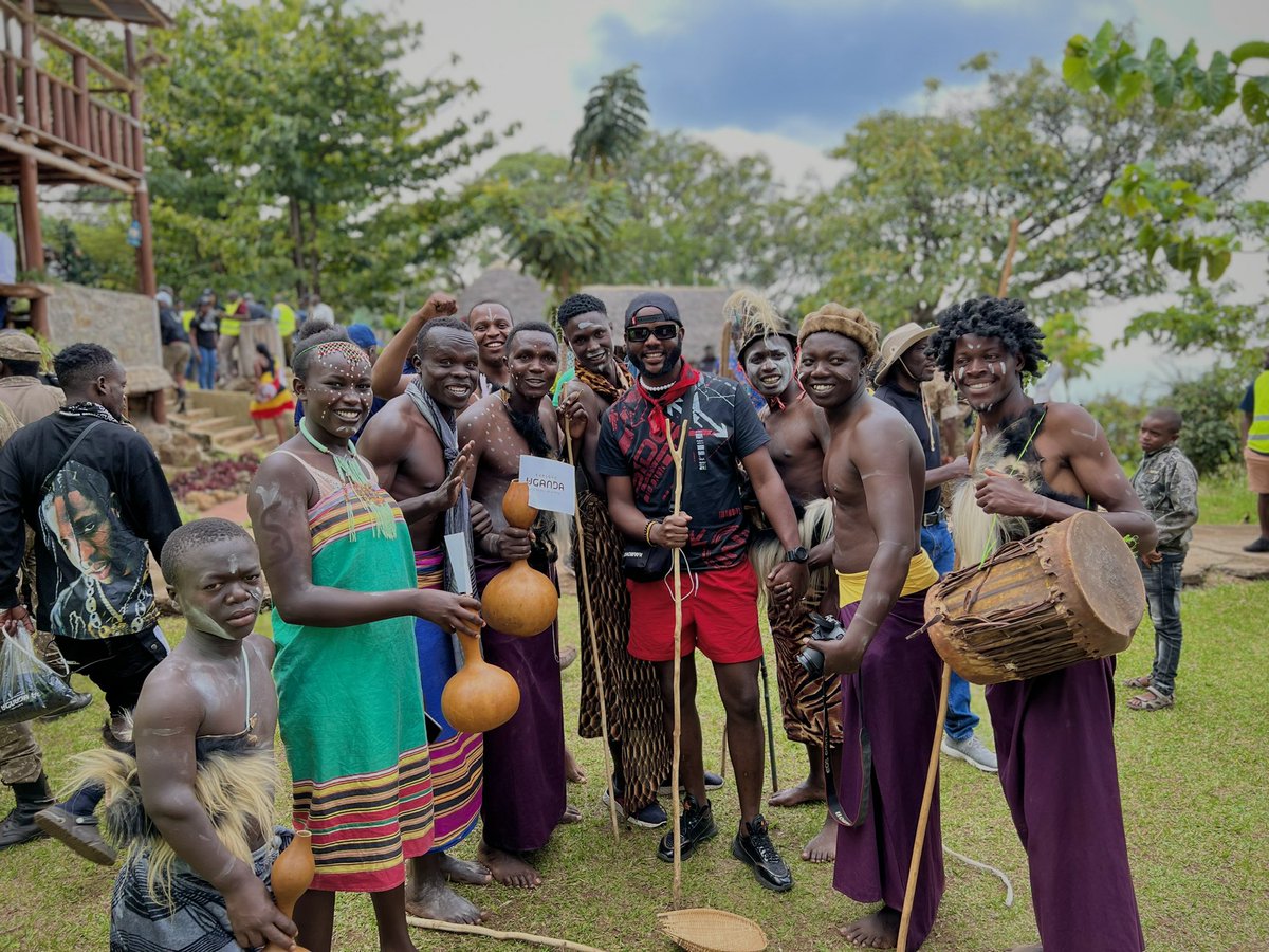 Titusvybes's tweet photo. With the Sabin culture..! The stick I’m holding means I have one wife eh. They have even given me a wife already, the one in green 😊 https://t.co/Y9cGkCmDYH