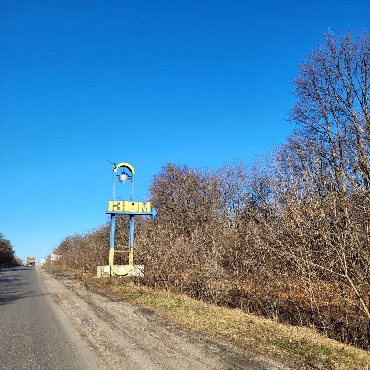 When you haven't seen your friends in a week. 

"I thought you were only going to #Kharkiv Region!? You go to #Lyman, #Zarichne and #Bakhmut !?!?!?" 

😅 Yes, Yes I did. 

😁😇🤷‍♀️

It's been a wild week. What can I say? 😉

Now it's time to nap 🤣 I so tired.😴