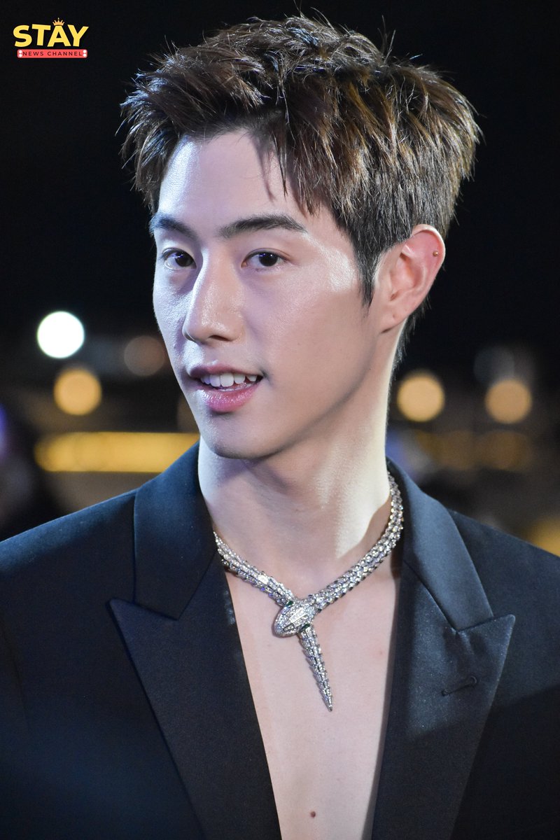 staynewsth's tweet photo. หล่อแบบเทพเจ้า มาร์คต้วน ในงาน Bulgari Serpenti Light Up ฉลองเปิดไฟคริสต์มาสรูปสร้อยคองู อันเป็นไอคอนิกของบุลการี ครั้งแรกในประเทศไทย

#BulgariSerpentiLightUp 
#BulgariThailand 
#BVLGARIxMarkTuan 
#MarkTuan
#마크 #段宜恩 https://t.co/FFB2G10LJB