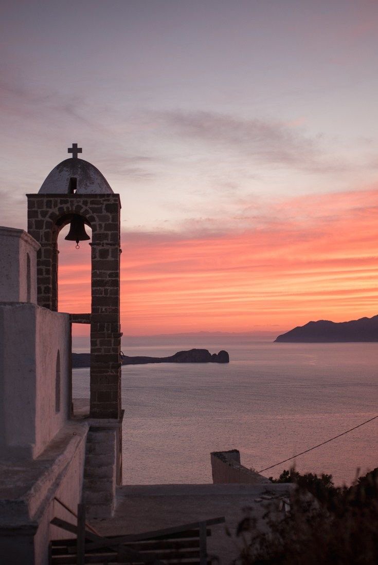 ZallesValentine's tweet photo. 3: les #Cyclades, cet archipel d’île ce situe en #Grèce dans le sud de la mer Égée. L’archipel comprend plus ou moins 250 îles. Elles forment un cercle ce qui nous donne l’origine du mot Cyclades en grecque ancien (cercle= κύκλος). 🇬🇷 https://t.co/QjItC3zvbv