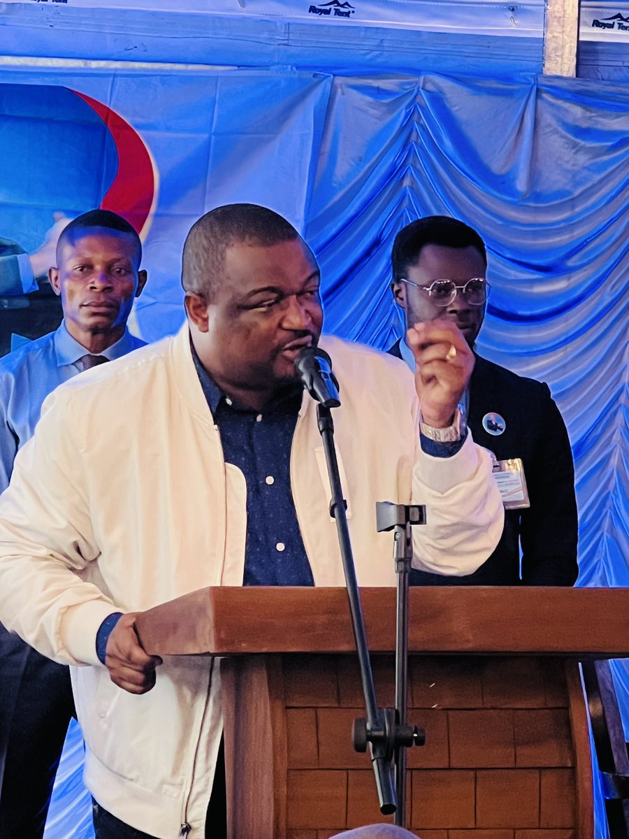 PatrickLokala_'s tweet photo. Me Laurent Onyemba : «Au nom de @moise_katumbi qui est le porte étendard de la pluralité démocratique au sein de notre parti, j’ai décidé de retirer ma candidature pour me rallier derrière lui.» https://t.co/8HGFR3uMco