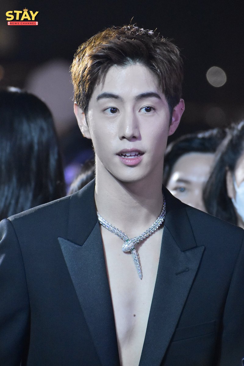 staynewsth's tweet photo. ใจละลายเมื่อเจอ มาร์คต้วน ในงาน Bulgari Serpenti Light Up ฉลองเปิดไฟคริสต์มาสรูปสร้อยคองู อันเป็นไอคอนิกของบุลการี ครั้งแรกในประเทศไทย

#BulgariSerpentiLightUp 
#BulgariThailand 
#BVLGARIxMarkTuan 
#MarkTuan
#마크 #段宜恩 https://t.co/VgMCDFPM7R