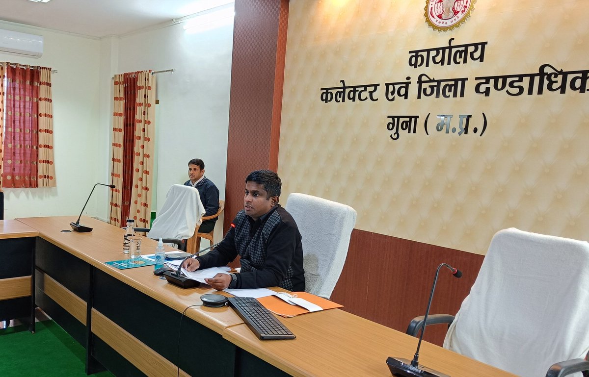 CollectorGuna's tweet photo. 🔸कलेक्टर श्री फ्रेंक नोबल ए. की अध्यक्षता में जिला स्वास्थ्य समिति की बैठक संपन्न
-
@CMMadhyaPradesh
@healthminmp
@guna_police
@JansamparkMP
@GwaliorComm 
-
RM : https://t.co/sGq2oASWFS https://t.co/cp2I6F6tQS