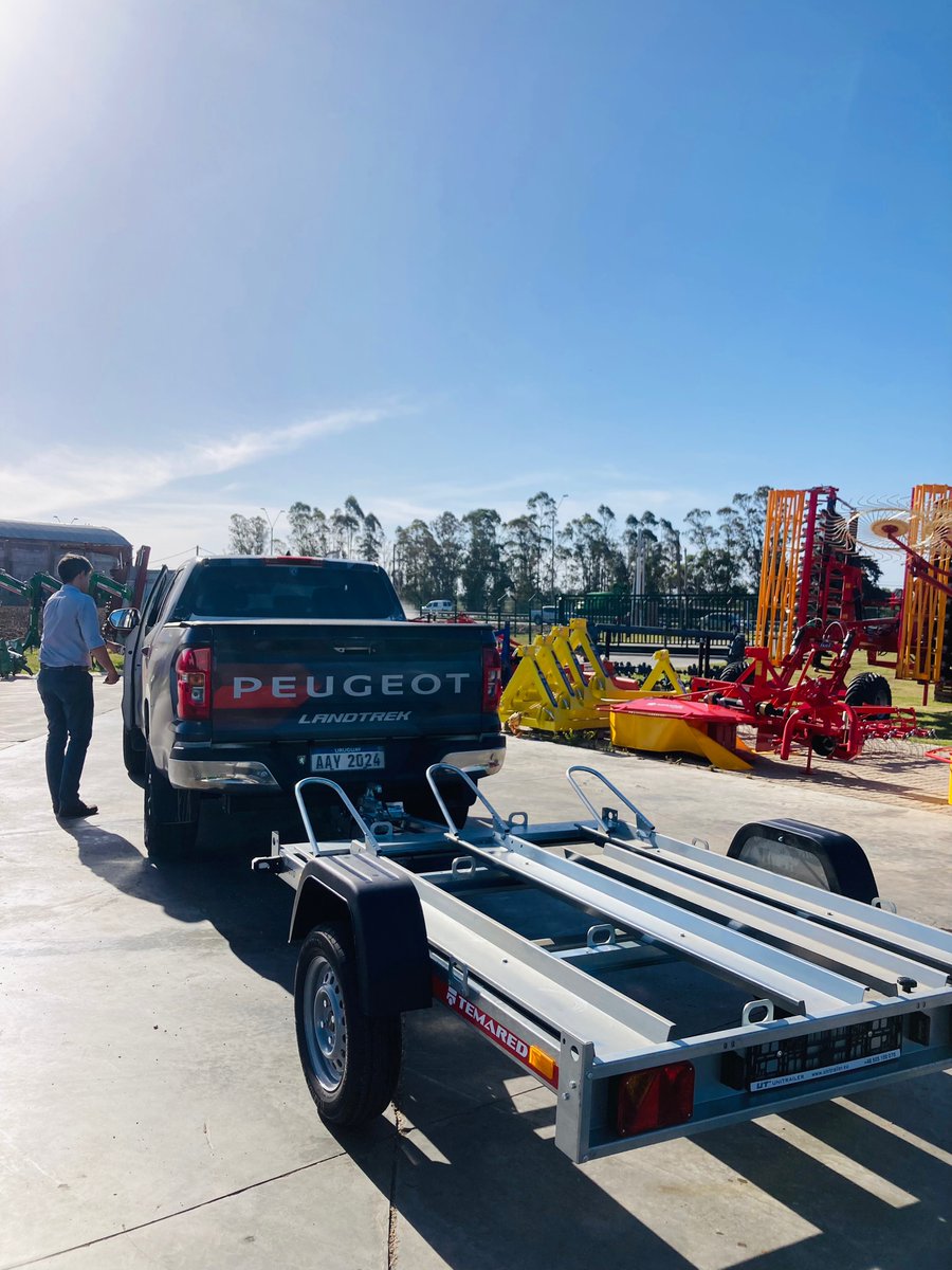 surenamaquinas's tweet photo. Entrega tráiler marca TEMARED 🇵🇱 modelo para 3 motos , equipados con eje Knott 🇩🇪 🔥🔥 - Muchas gracias Remol S.A 💪🏼💪🏼 #sureña #sureña_maquinaria_agricola #trailer #temared https://t.co/QOHX25VJyb