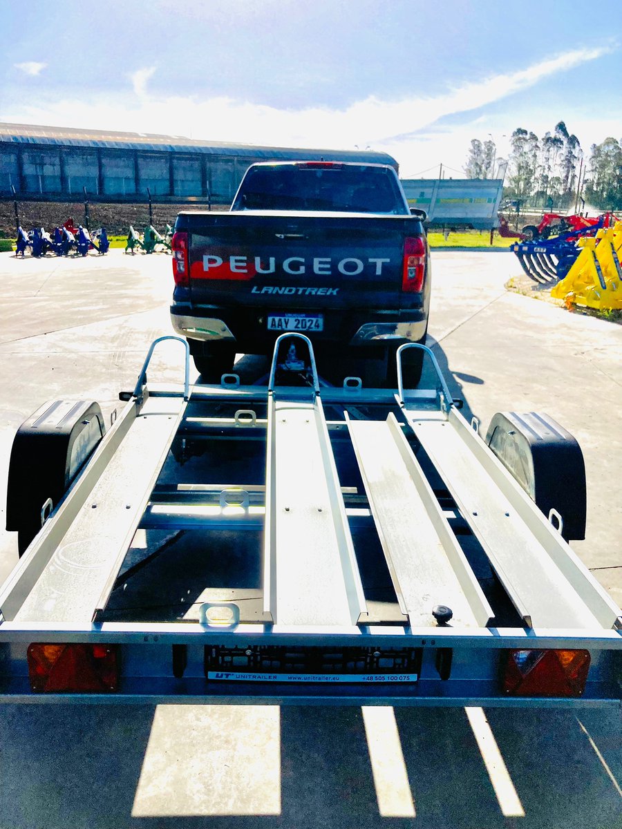 surenamaquinas's tweet photo. Entrega tráiler marca TEMARED 🇵🇱 modelo para 3 motos , equipados con eje Knott 🇩🇪 🔥🔥 - Muchas gracias Remol S.A 💪🏼💪🏼 #sureña #sureña_maquinaria_agricola #trailer #temared https://t.co/QOHX25VJyb