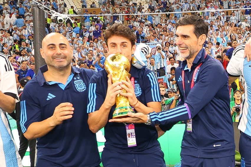 Pablo Aimar con la Copa del Mundo. La foto que necesitábamos.