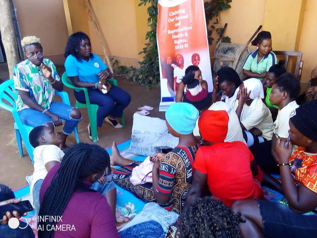 werouganda's tweet photo. With support from Hivos , through the WeLead projectWERO hosted by SRHR Alliance Uganda held table talk dialogues with her rights holders in Busia district, Buhehe sub-county on GBV &amp; IPV and also engaged the rights holders and other people in community service . https://t.co/GDRok5p6kN