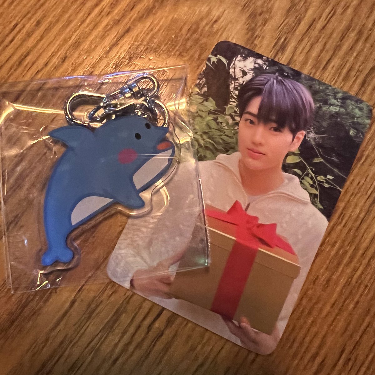 tempestfangirl's tweet photo. #뽀요미담 💕
흔쾌히 키링과 포카를 내어줌.., https://t.co/vbDKebcjgJ