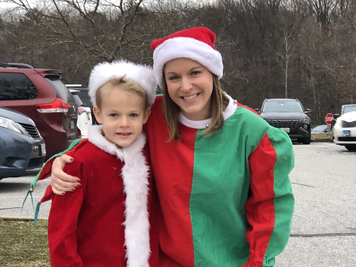 POESAACPS's tweet photo. It’s freezing but festive at drop off today! Hurray for Winter Break! https://t.co/ZgqcRn4PJK