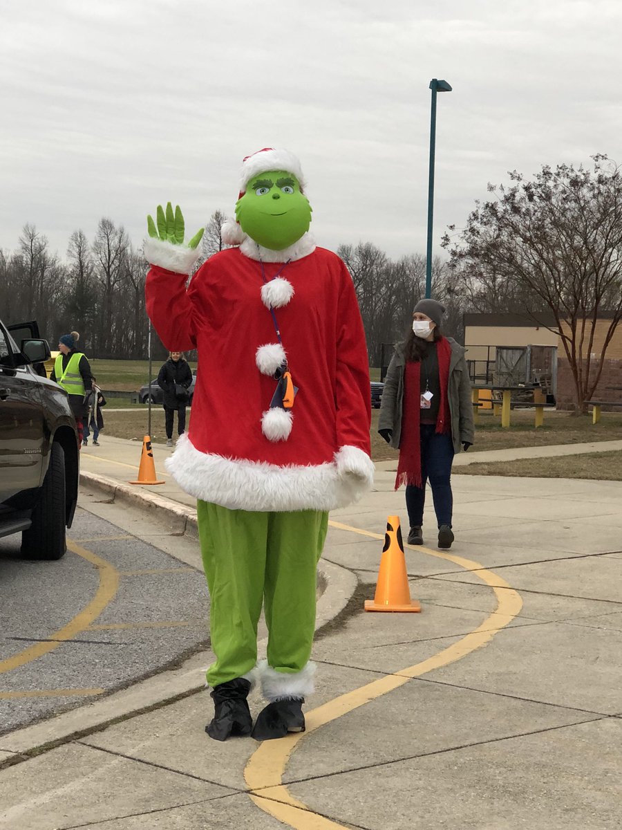 POESAACPS's tweet photo. It’s freezing but festive at drop off today! Hurray for Winter Break! https://t.co/ZgqcRn4PJK