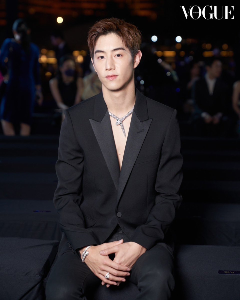 VogueThailand's tweet photo. เซอร์ไพรส์! @marktuan แห่งวง GOT7 มาเป็นแขกคนสำคัญในงาน @Bulgariofficial Serpenti Light Up ที่เฉลิมฉลองสร้อยคอรุ่นไอคอนิก ด้วยบรรยากาศสุดยิ่งใหญ่ริมแม่น้ำเจ้าพระยา #Bulgari
#SerpentiLightUp
#IBelieveInWonder
#BulgariThailand

#VogueReports https://t.co/wBt6R0q0mk