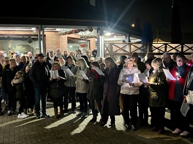 PortSolentRes's tweet photo. Thnx to all for making 1st Carols at The Boardwalk a success. Over £800 raised for Salvation Army's Winter Appeal.
The Salvation Army Band played, @BaroqueChoir sang, everyone joined in. MC Brian Wilkie, who came up with the idea, delighted. https://t.co/HqyMJRo79t