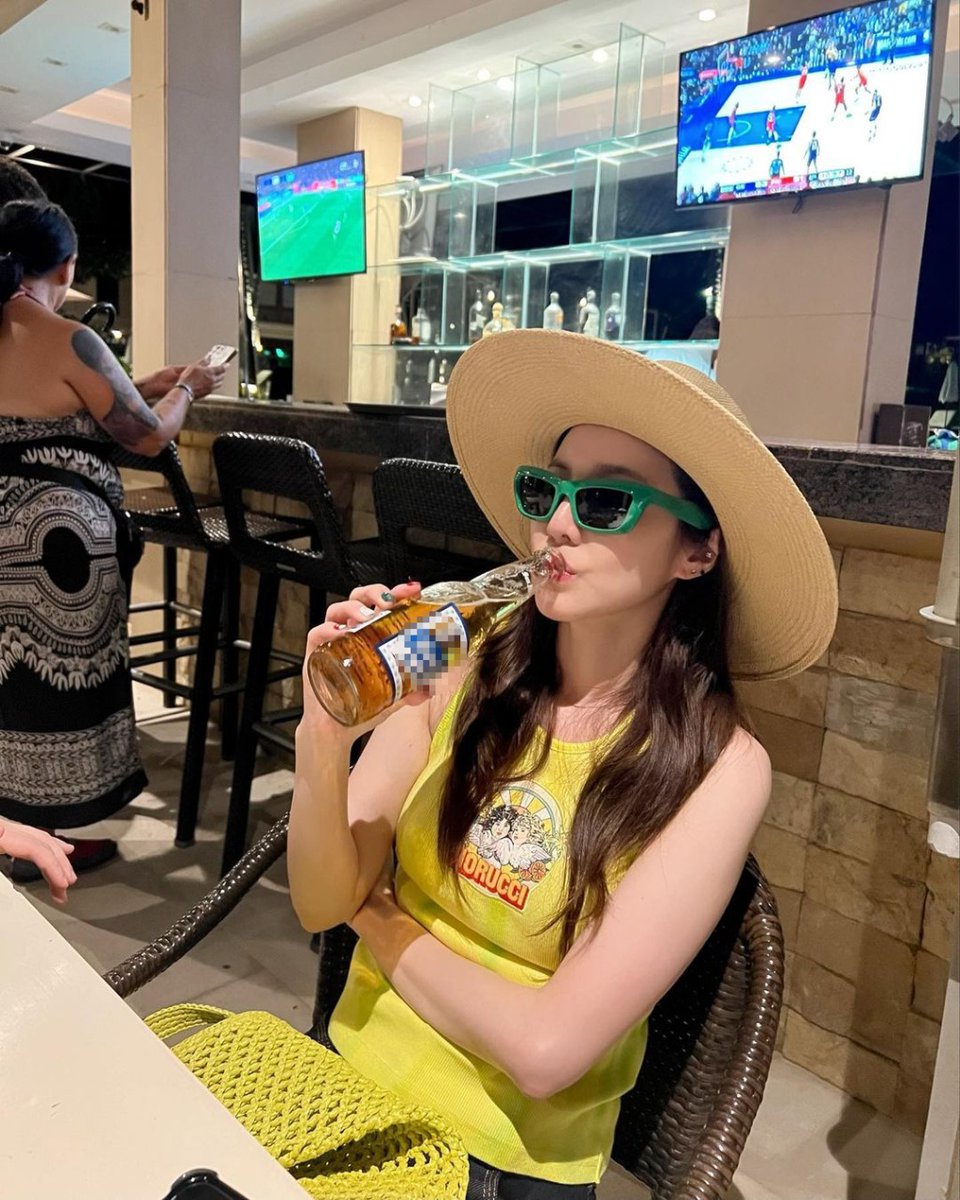 inquirerdotnet's tweet photo. ‘SHOT PUNO!’ 🍺

LOOK: K-pop star Sandara Park is definitely enjoying her vacation in the Philippines as she shares more snaps of her trip on her Instagram page. | 📷: Park/Instagram

READ RELATED STORY: https://t.co/dmNFhawXOp https://t.co/pZ0llioVEV