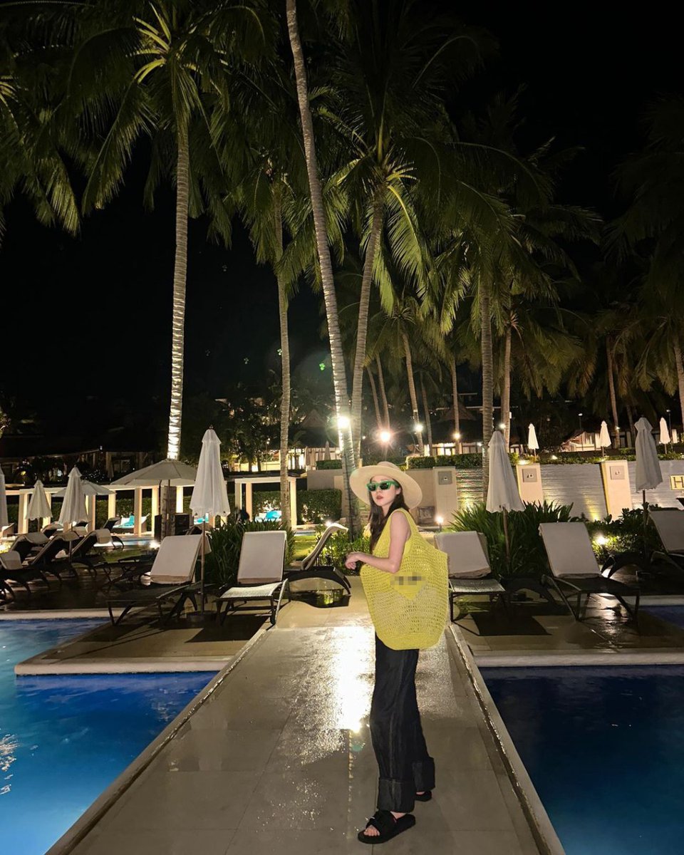 inquirerdotnet's tweet photo. ‘SHOT PUNO!’ 🍺

LOOK: K-pop star Sandara Park is definitely enjoying her vacation in the Philippines as she shares more snaps of her trip on her Instagram page. | 📷: Park/Instagram

READ RELATED STORY: https://t.co/dmNFhawXOp https://t.co/pZ0llioVEV