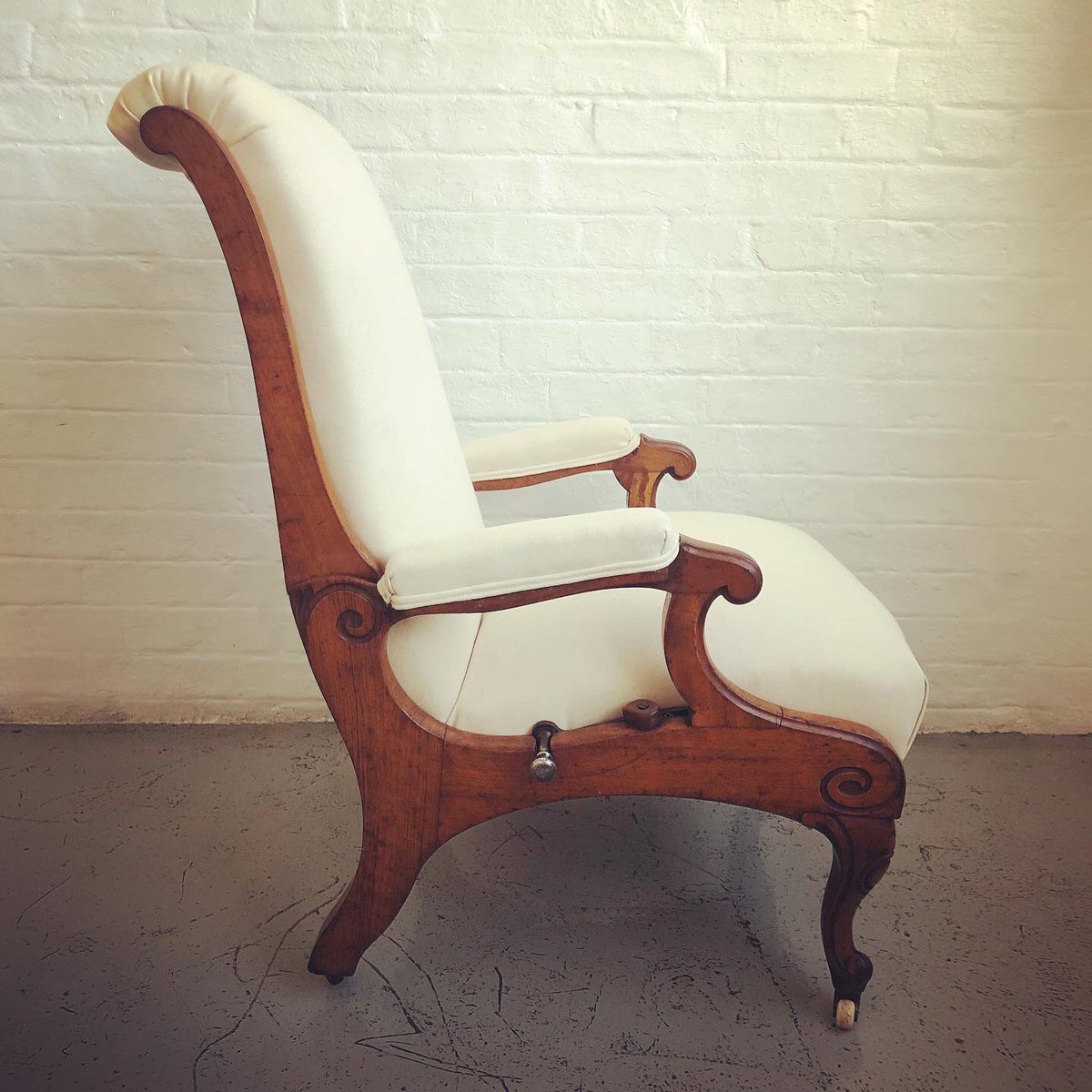 south_rachael's tweet photo. And relax…… Snowy white  reclining chair upholstered in the  traditional way! ❄️❄️❄️#recliningchair #lastjob #feetup #traditionalupholstery #sprungstuffedstitched https://t.co/BHw2SqDBok