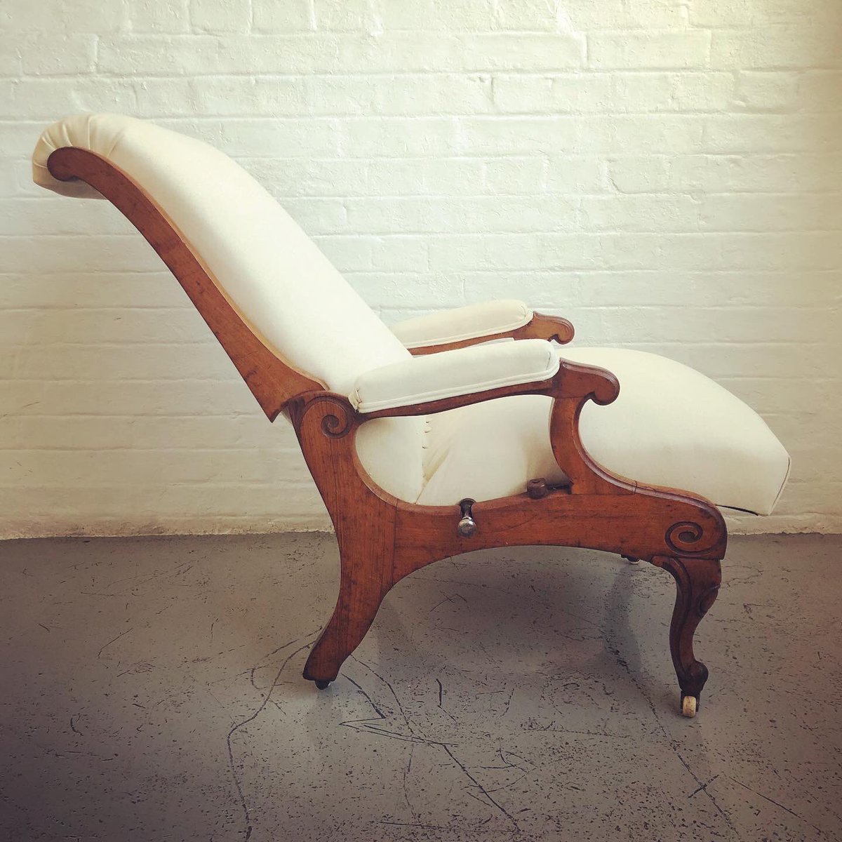 south_rachael's tweet photo. And relax…… Snowy white  reclining chair upholstered in the  traditional way! ❄️❄️❄️#recliningchair #lastjob #feetup #traditionalupholstery #sprungstuffedstitched https://t.co/BHw2SqDBok