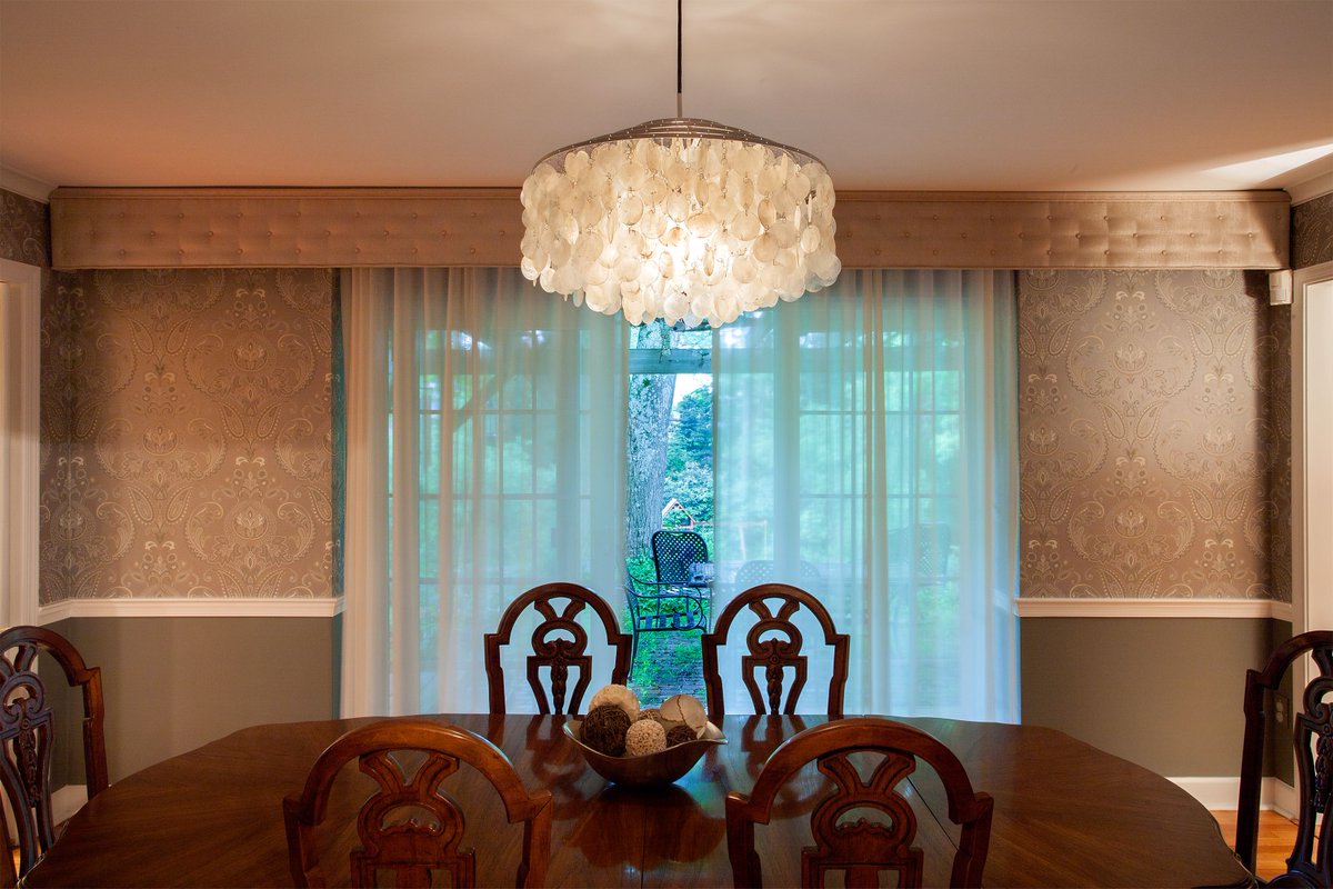 AllureWTs's tweet image. Balancing Privacy &amp;amp; Luminosity 

Custom sheers are an elegant way to keep eyes out &amp;amp; diffuse sunlight. 
.
.
.
#allurewts #windowtreatments #lightfiltering #theperfectshade #hunterdouglasdealer #mainlinehomes #mainlinetoday #hunterdouglasgallery #mainlineinteriordesign #sheers