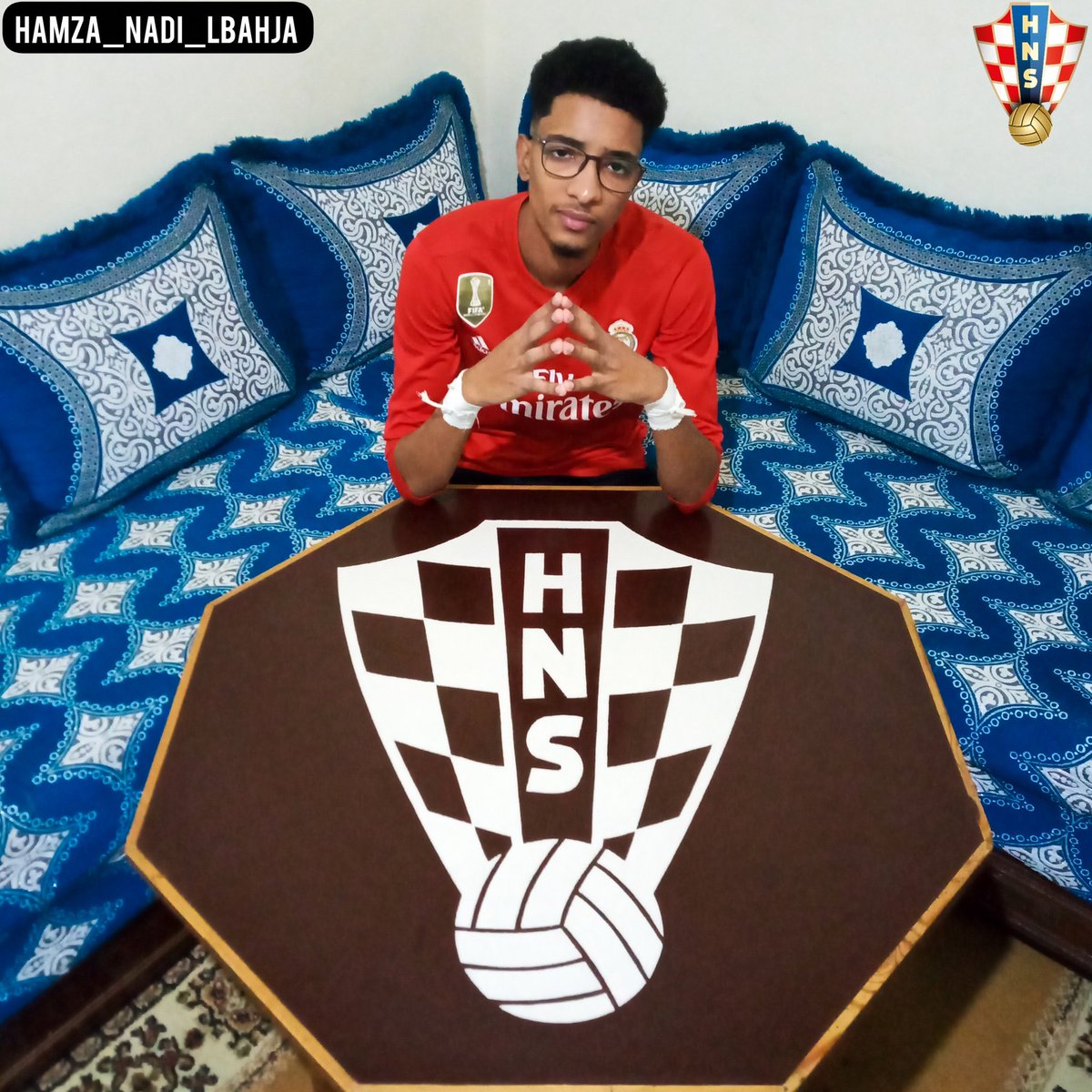 HamzaLbahja's tweet photo. Croatia 🇭🇷
Salt drawing of the Croatian national team logo 🇭🇷❤🤍💙
@HNS_CFF @433 @lukamodric10 
@FIFAWorldCup 
#Qatar #FIFAWorldCup2022 https://t.co/CGcSn3EUlT