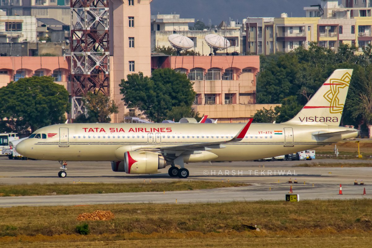 Finally @airvistara VT-ATV made a visit to @Jaipur_Airport during day time!

#PlaneSpotting #PlaneSpotter #Vistara #Tata #SingaporeAirline #aviation #aviationphotography