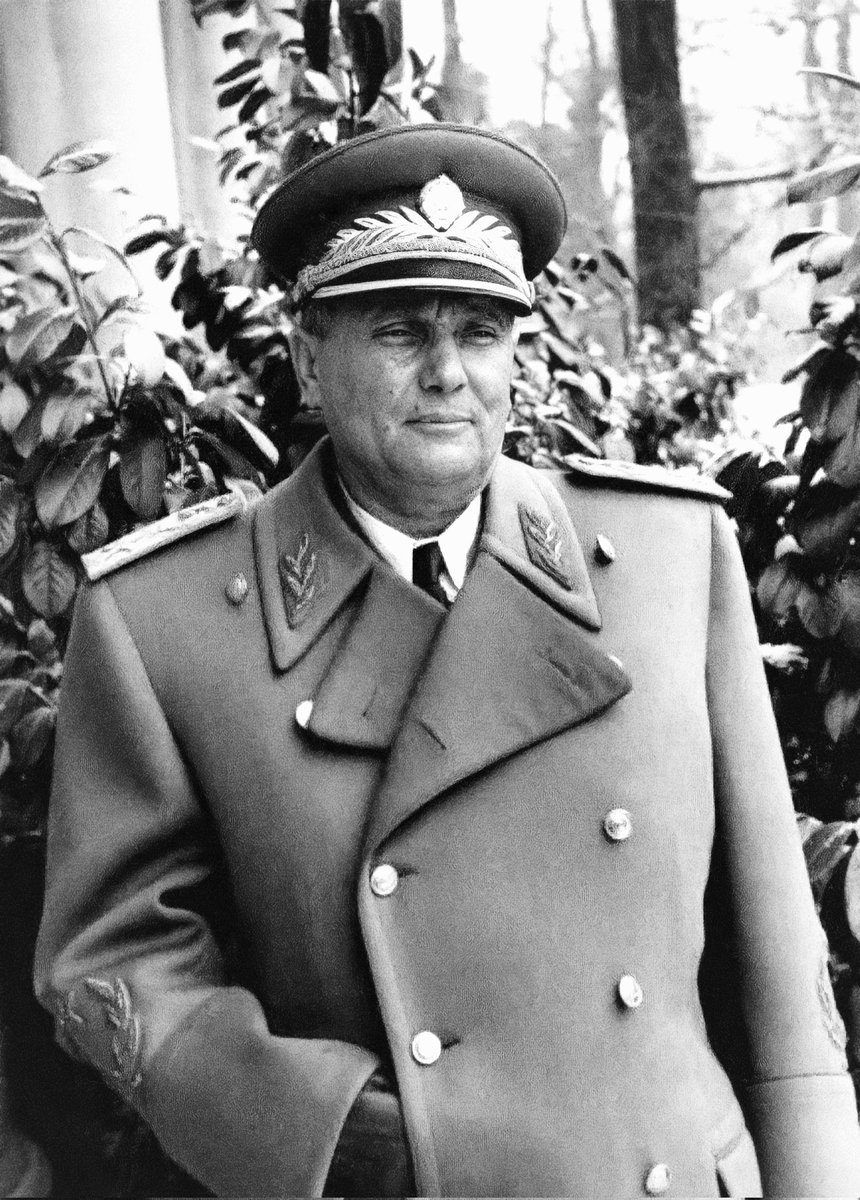 Broz1892's tweet photo. Marshal Tito in the garden of his Belgrade residence, before an official reception for members of the General Staff on the occasion of the "Day of the Yugoslav People's Army" - December 22nd, 1953. https://t.co/qh2LLUOsEK