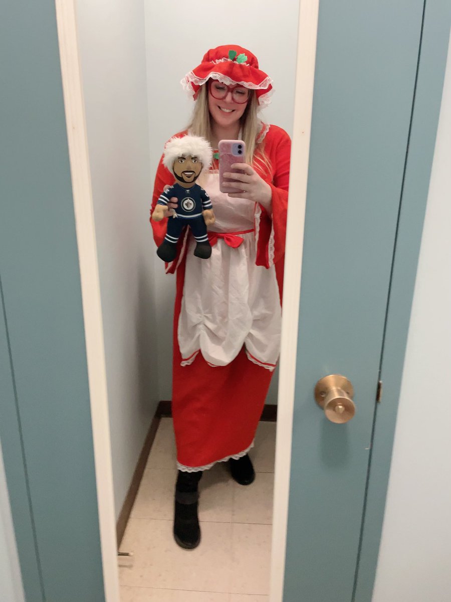 MsBehavior's tweet photo. I haven’t taken photos the last few days but I assure you the #ChristmasCountdown outfits have been on point. Today, Mrs. Claus brings back #BuffDoesStuff https://t.co/ZNb5zElTXs