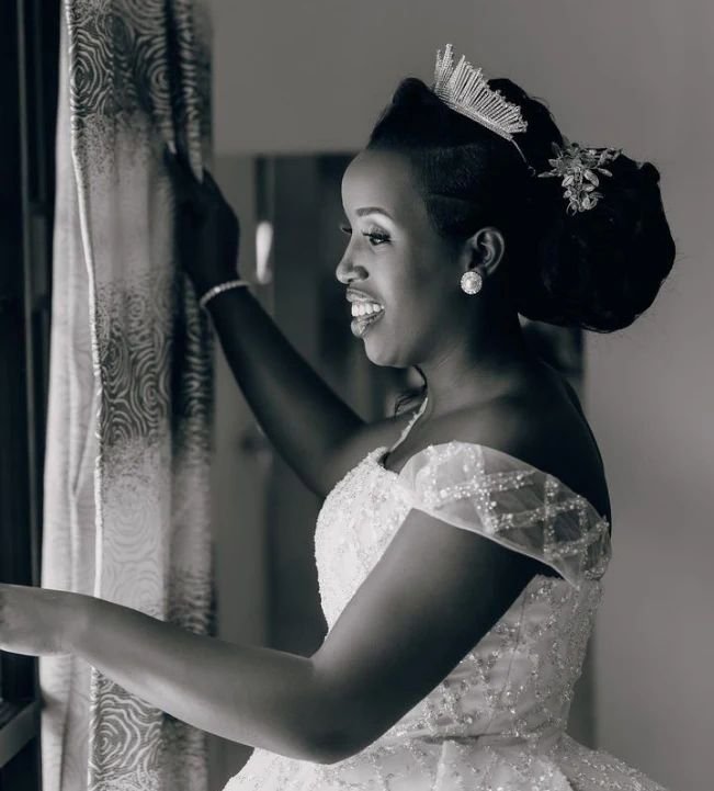 MikoloUg's tweet photo. Picture perfect❣❣
Shot 🔥 by Josh Pics UG 
Gown👗: MSK Bridal https://t.co/WDf6uErAsD
