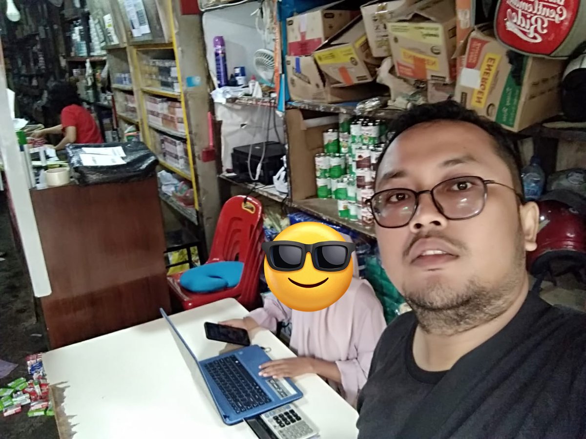 Dear orang2 baik di Twitter, aku mau cerita dan minta tolong. Bulan lalu, aku kena tipu sama salah satu oknum supervisor mitra Tokopedia, yg bernama M. Harfi Akbar. Kerugian lebih dari 500 juta. Ini orangnya. Mohon bantu RT agar cepat ketangkap! Twitter, please do your magic!