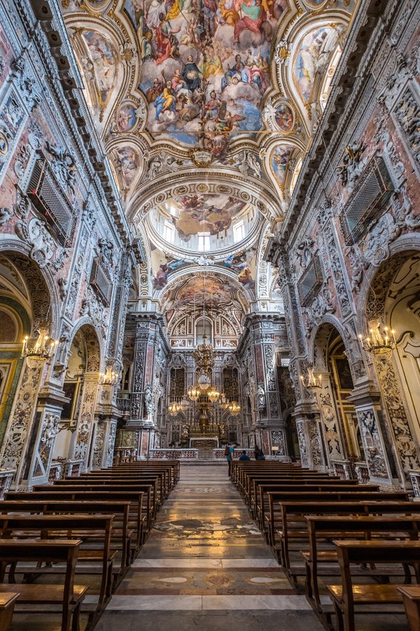Sachinettiyil's tweet photo. “It became obvious why Catholics had built such beautiful cathedrals and churches throughout the world. Not as gathering or meeting places for Christians. But as a home for Jesus Himself in the Blessed Sacrament. Cathedrals house Jesus."

 - Allen Hunt, former Protestant pastor https://t.co/hpy1rCayFw