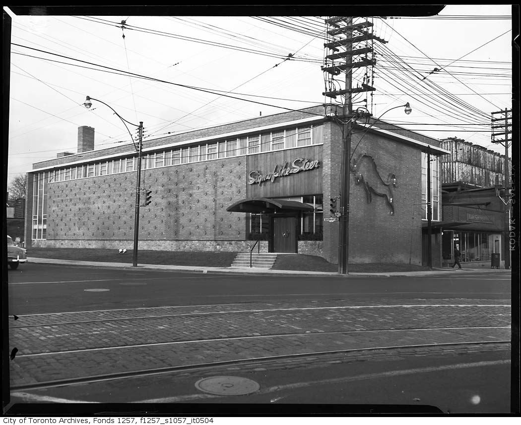 Hogtown101's tweet image. (3) Here’s a view of the N.E. residential corner from street level in 1939. In 1955, these corner houses will be demolished to build a new space for Sign of the Steer steakhouse.