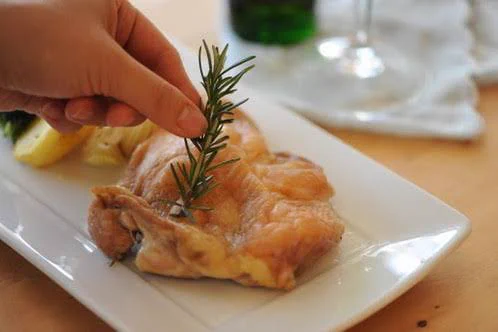 @4RewJJOmWiLzR7L 苦い眉毛…ローズマリーのことか？ 