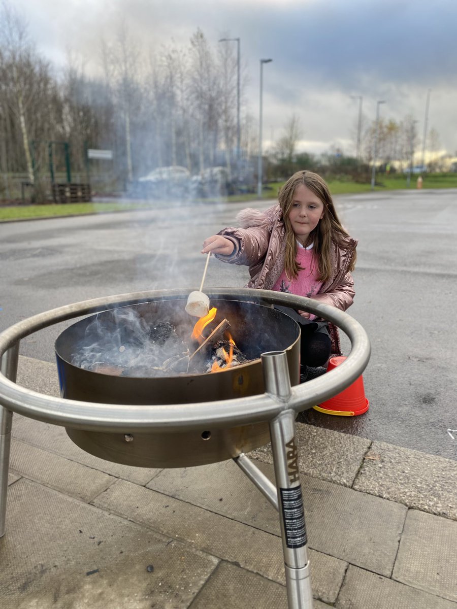 Blairdardiepri's tweet photo. This afternoon under the beautiful blue winter sky, BUTE enjoyed their reward: s‘mores outdoors! 🔥🤩 Well done, Bute! 👏🏻 #values https://t.co/6dFKNG0JRz