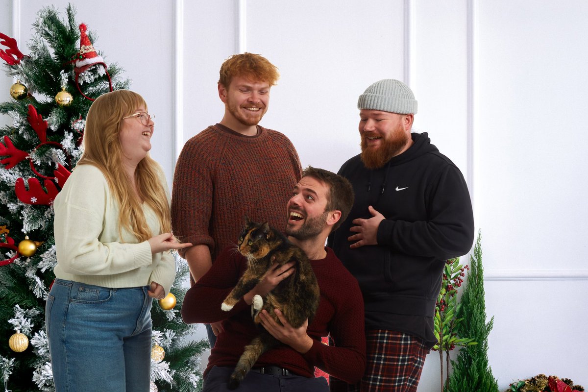 MMediaUK's tweet photo. Merry Christmas from all of us here at Middlebrook Media 🎄 https://t.co/wXAmp4423D
