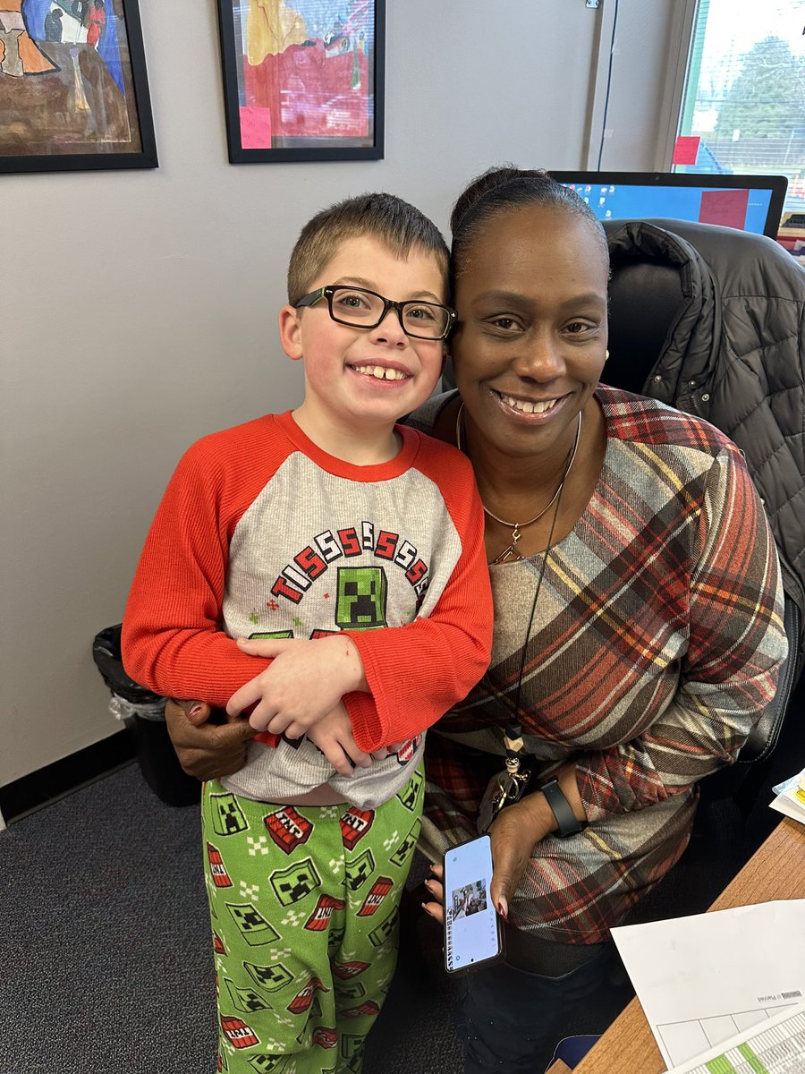 MissTrageser's tweet photo. Working hard and having fun on pajama day at Ridgeway! @Ridgeway_WP https://t.co/EojlHB2UF8