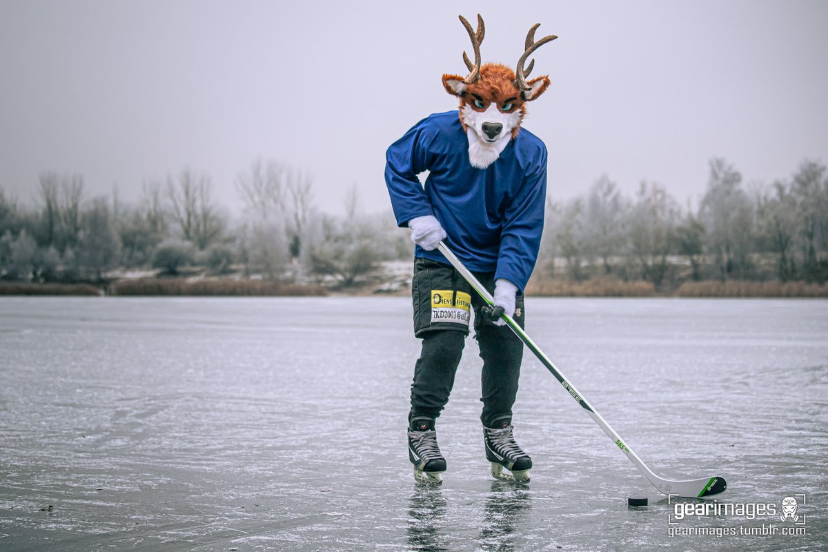 The Deer, on ice! #IceHockey #FursuitFriday 
📸<a href="/GEARimages/">GEARimages | NFC 2023</a>