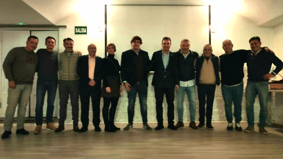 rsda_oficial's tweet photo. Nuestro presidente, Javier Bravo, dio el discurso navideño en el que agradeció el trabajo a las personas que hacen más grande este club y presentó las primeras iniciativas del centenario 🗣️🎄💯

https://t.co/f0HF6Kxfn2

#VamosAlcalá https://t.co/4kwL12JV28