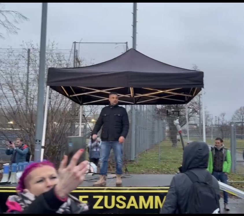 QReXRecherche's tweet photo. Der #Querdenker & Fitnessguru Firat Polat aus #Stuttgart wurde am Montag wg. Volksverhetzung verurteilt. Er hatte bei #S2201 (2022) behauptet die Arbeit von Polizist:innen auf #Querdenken-Demos sei wie in der NS-Zeit "jüdischen Kindern in den Kopf zu schießen". @Report_Antisem https://t.co/udfXjrfMSN