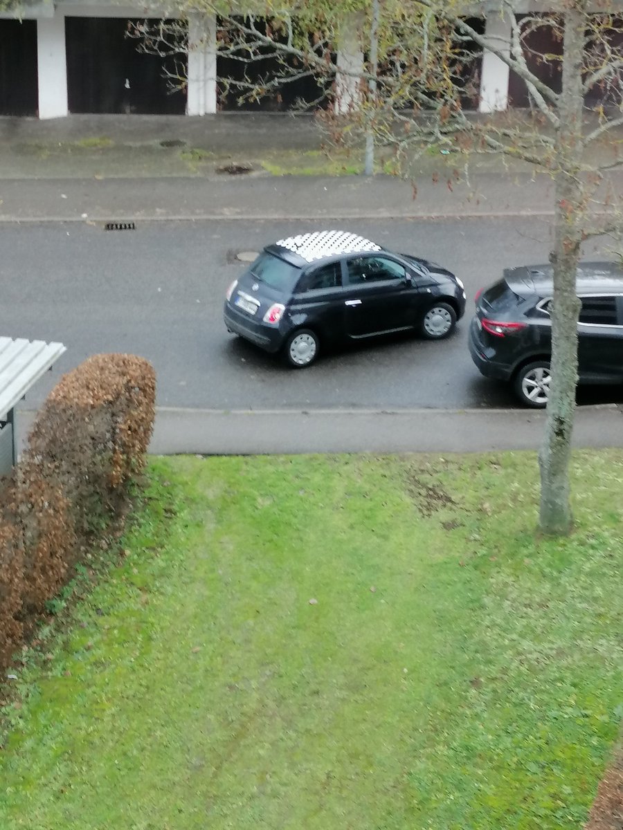 vincealde1's tweet photo. Seit 15 Minuten versucht die Dame einzuparken.. #stuttgartparktfair #falschparker #parkproblem https://t.co/IRTjAGC89E