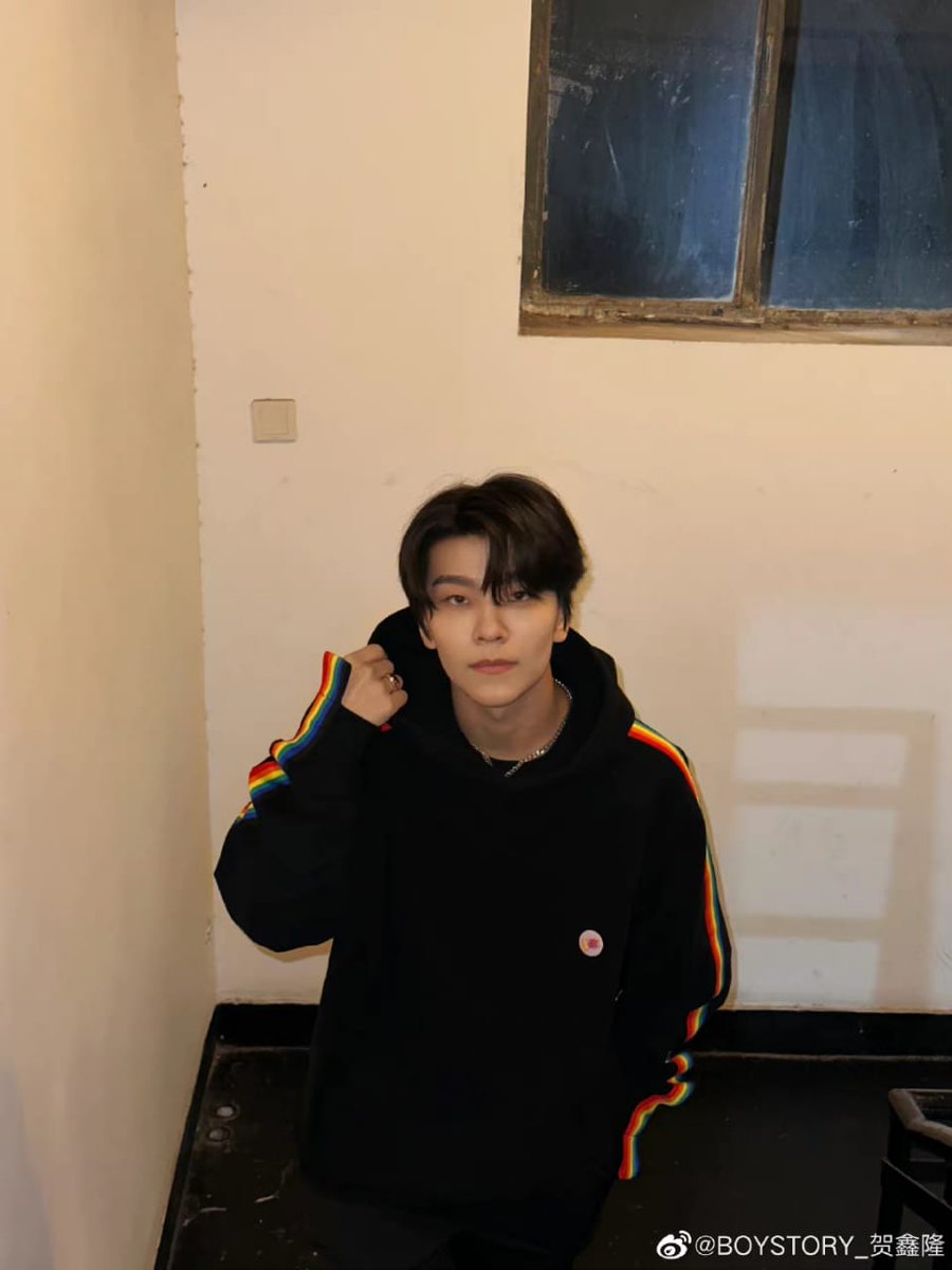 xinlongweb's tweet photo. [ #XINLONG #鑫隆 #BOYSTORY ]
大家吃饺子了吗🥟
我吃了 但忘记什么馅儿了..
昨天下雪了❄️我下楼看到了。
今天好冷🥶

-😸💌 https://t.co/FTEcAfOoSK