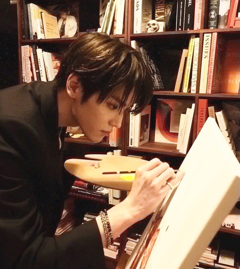 PONE_01's tweet photo. 낡은 책방 사장님                    사장님 애인 https://t.co/0kCBEdUrNB