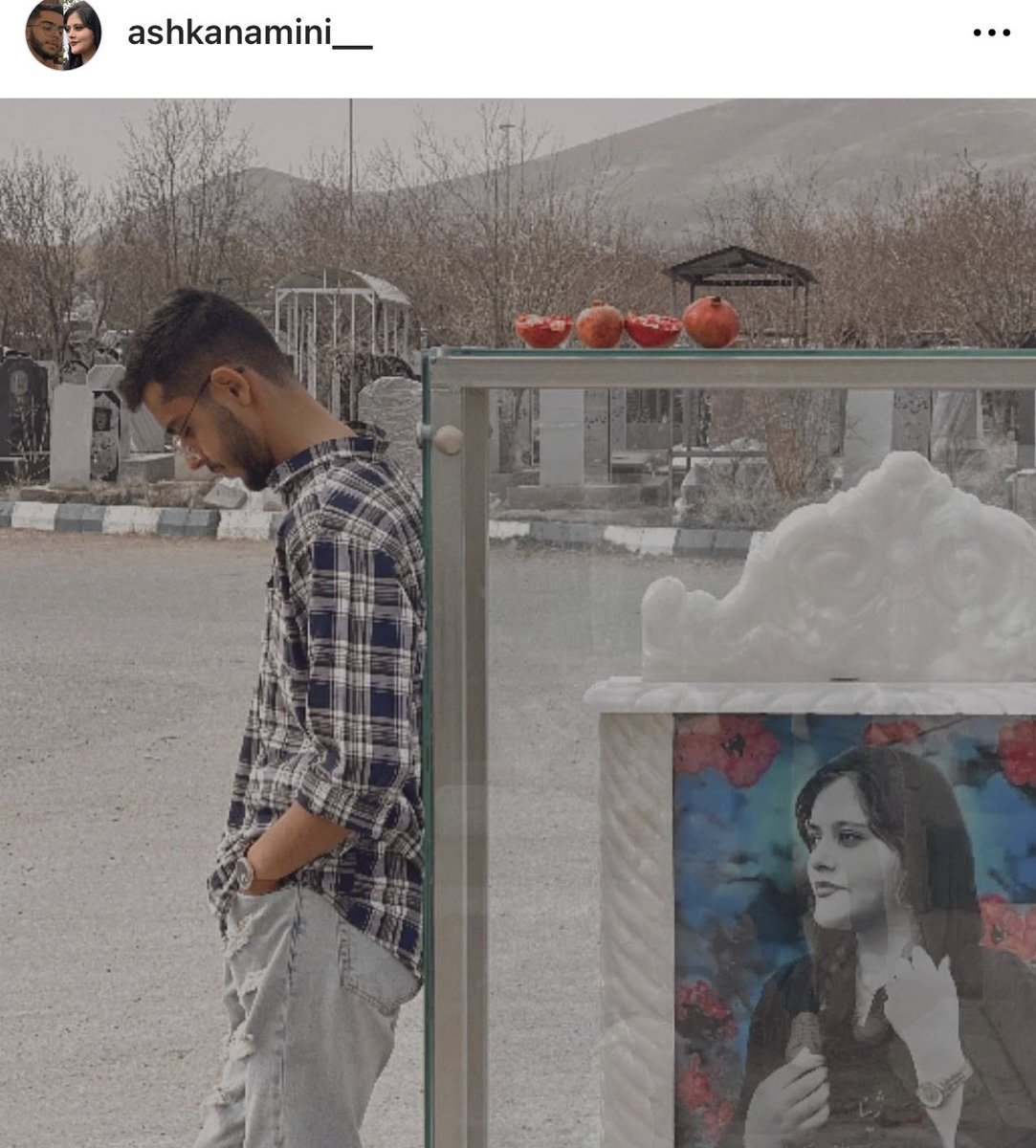 Mojtabapacino's tweet photo. سرتو بالا بگیر داداش که برای دادخواهی خون خواهر مظلومت همه ایران کنارتن
#مهسا_امینی https://t.co/caUj7elLvo
